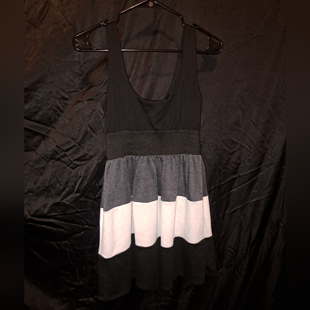 Color Block Dress - Picture 7 of 7